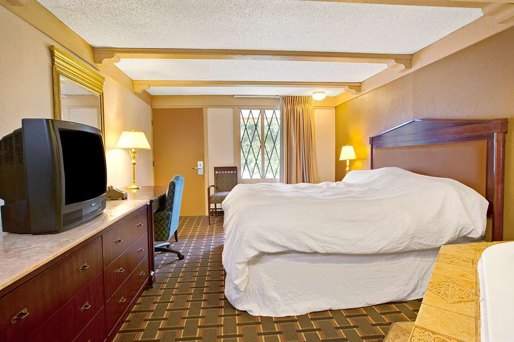 Knights Hotel