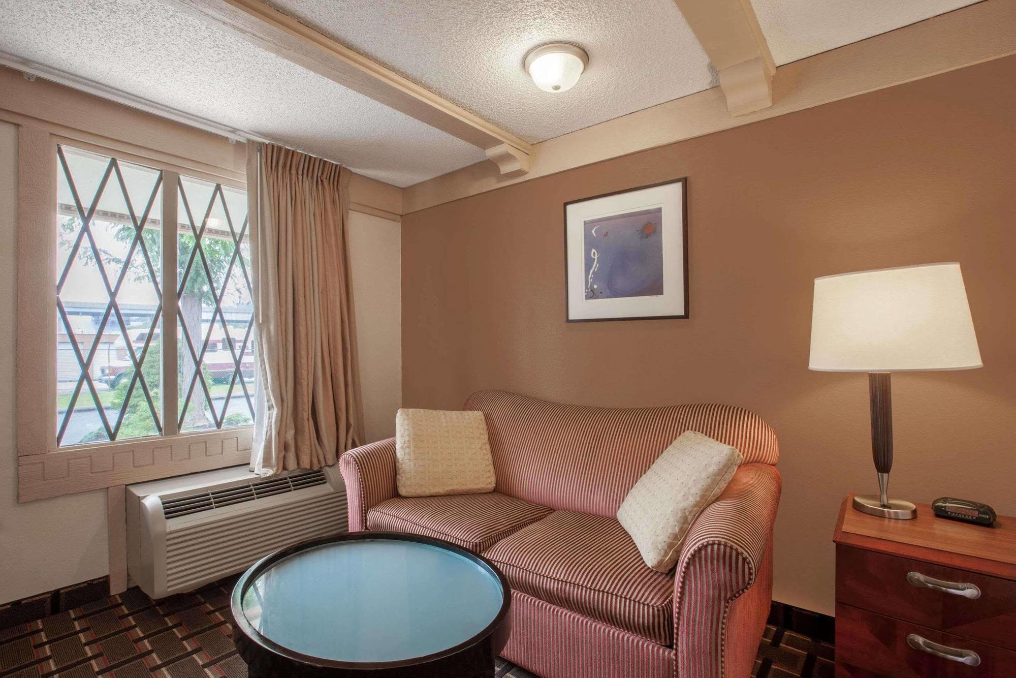 Hotel Knights 2*