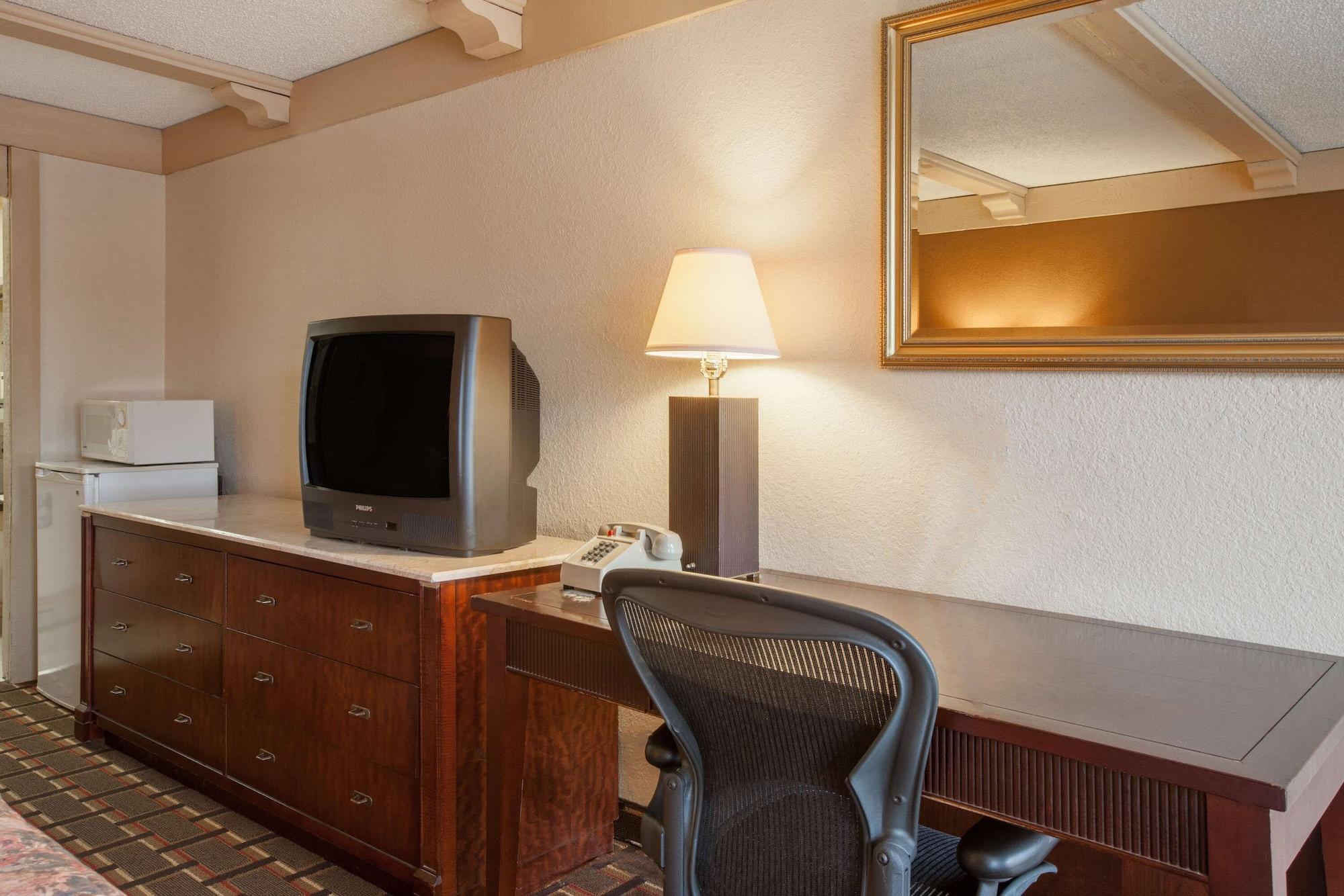 Hotel Knights 2*