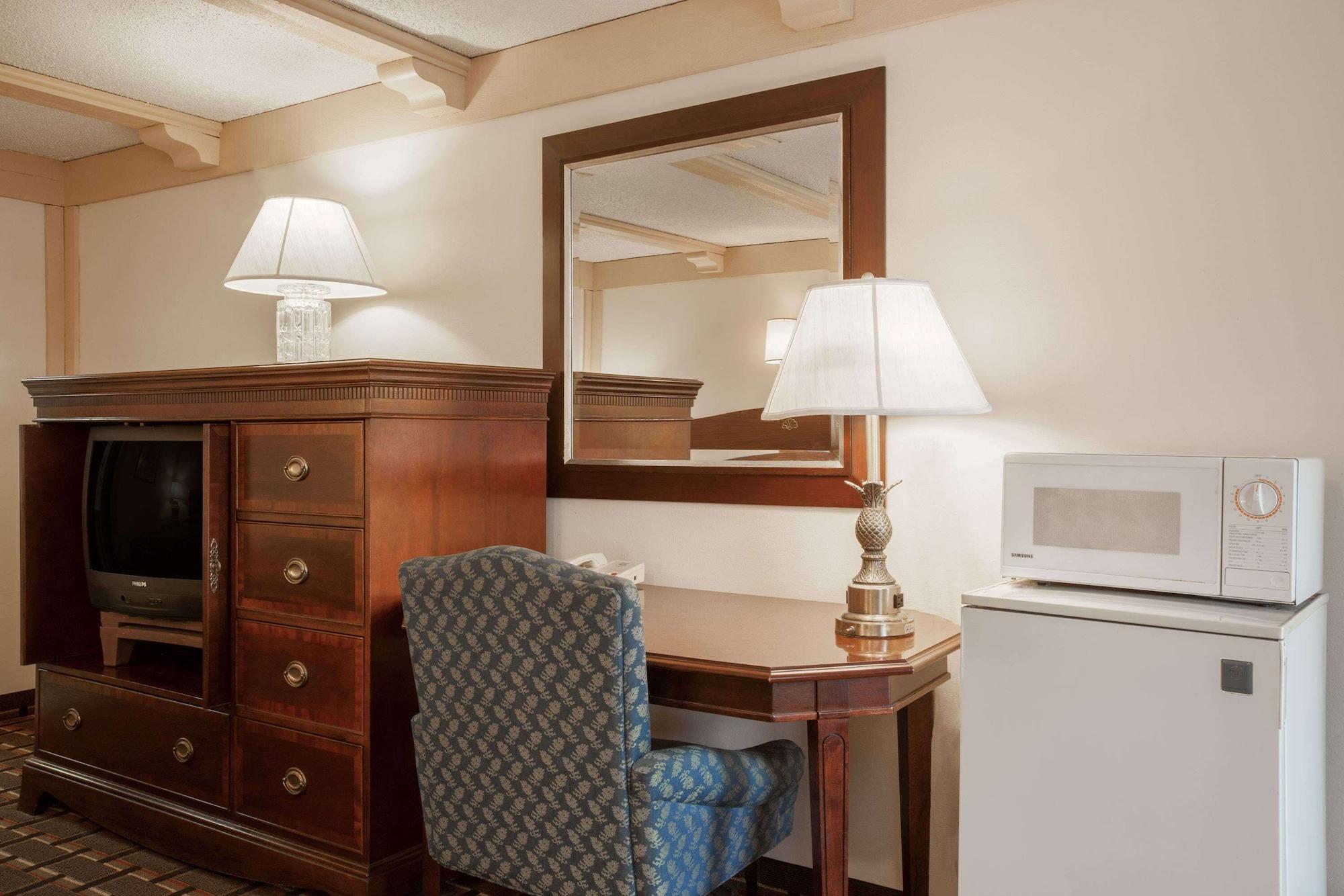 Knights Hotel 2*
